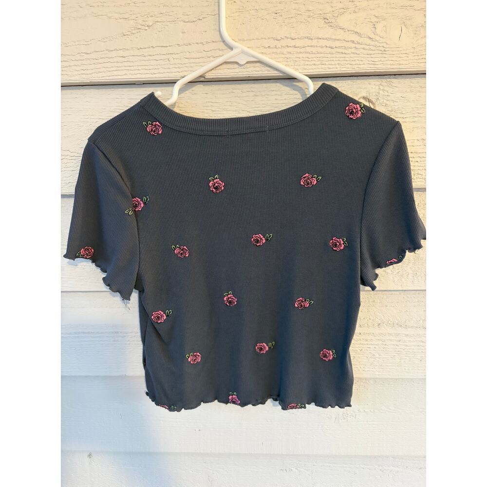 Rebellious One Gray Ribbed Rose Embroidered Crop Top Y2K Baby Tee Size Medium - Picture 9 of 10